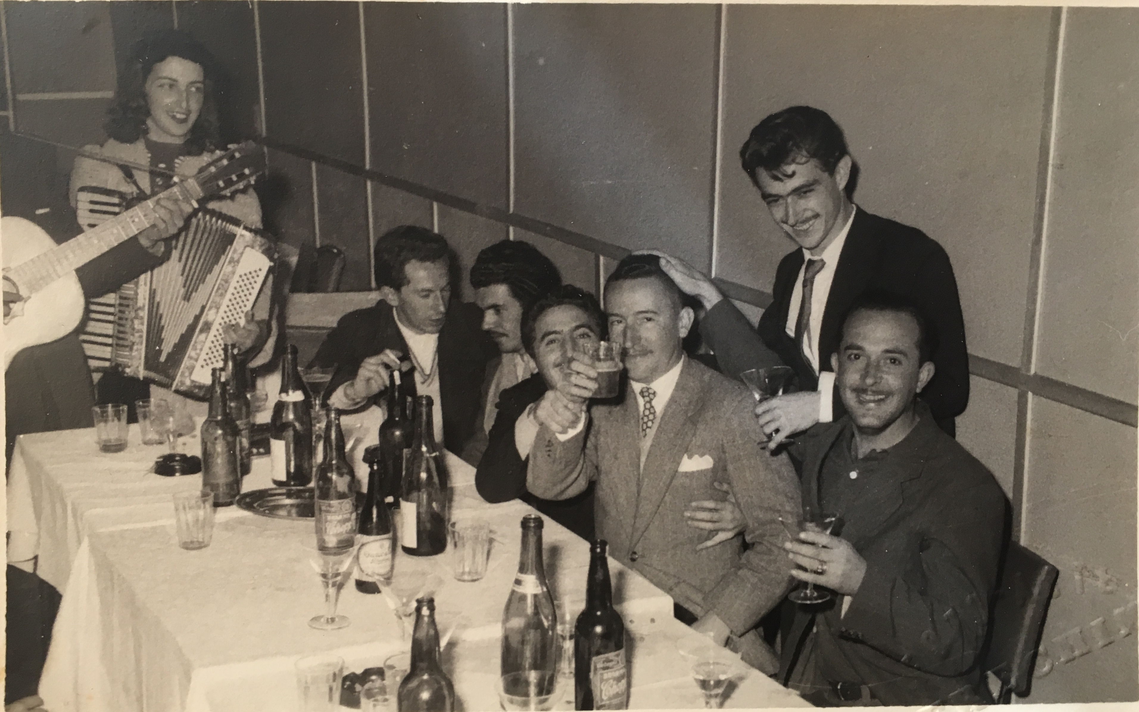 Festa com Oswaldo Engel e grupo com amigos, primeira esposa de Euclides Tramontini