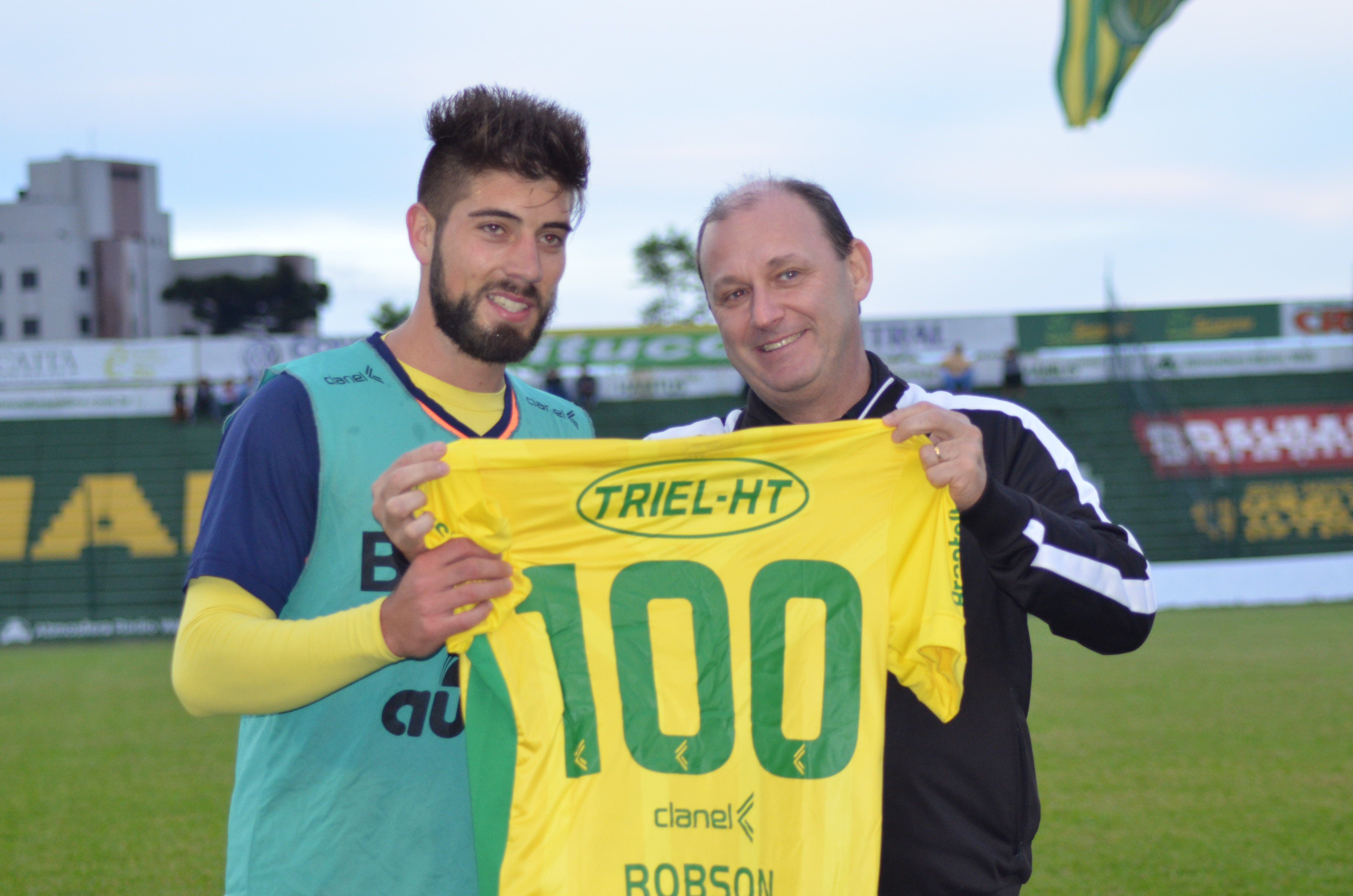 Robson foi homenageado com camiseta especial