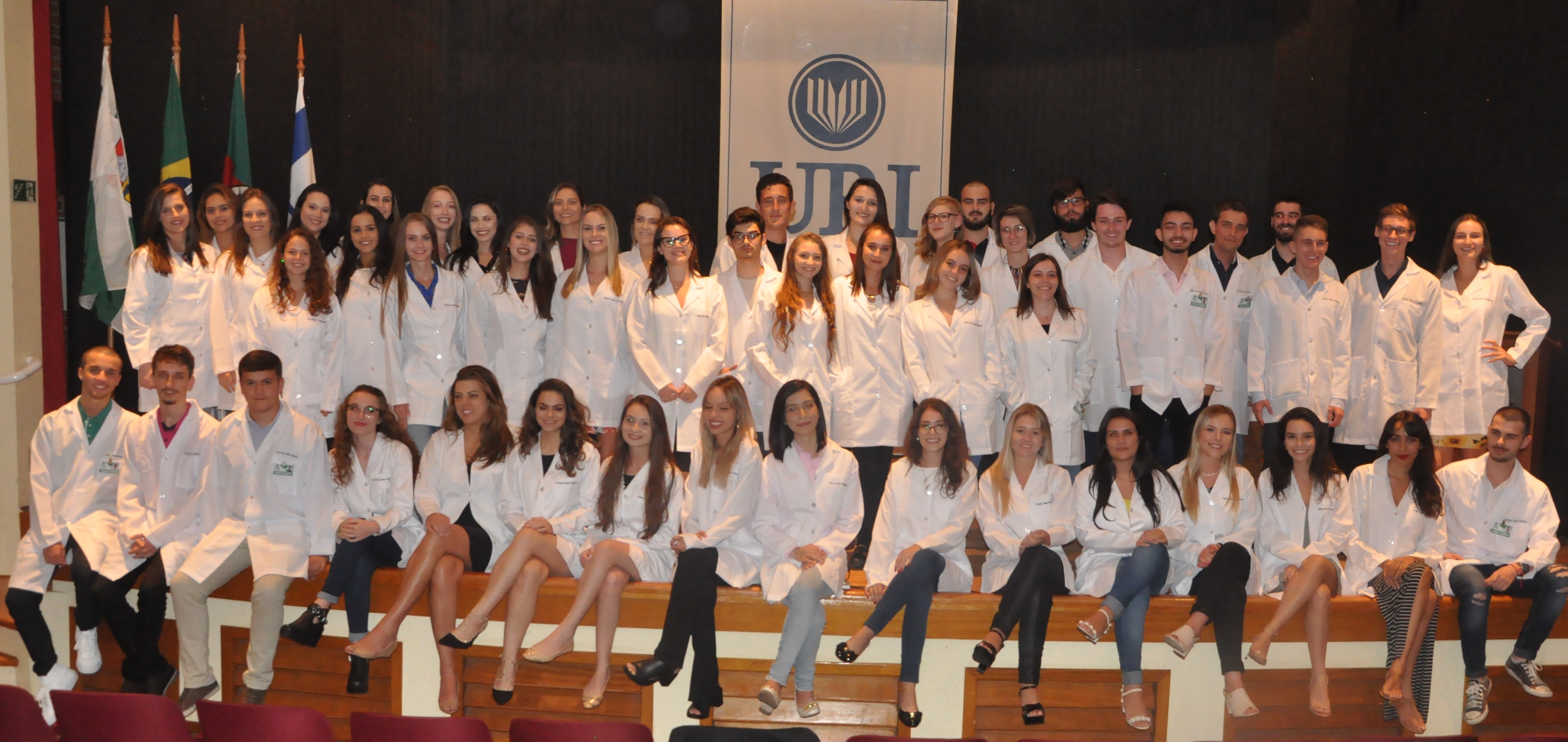 Novos acadêmicos receberam seus jalecos