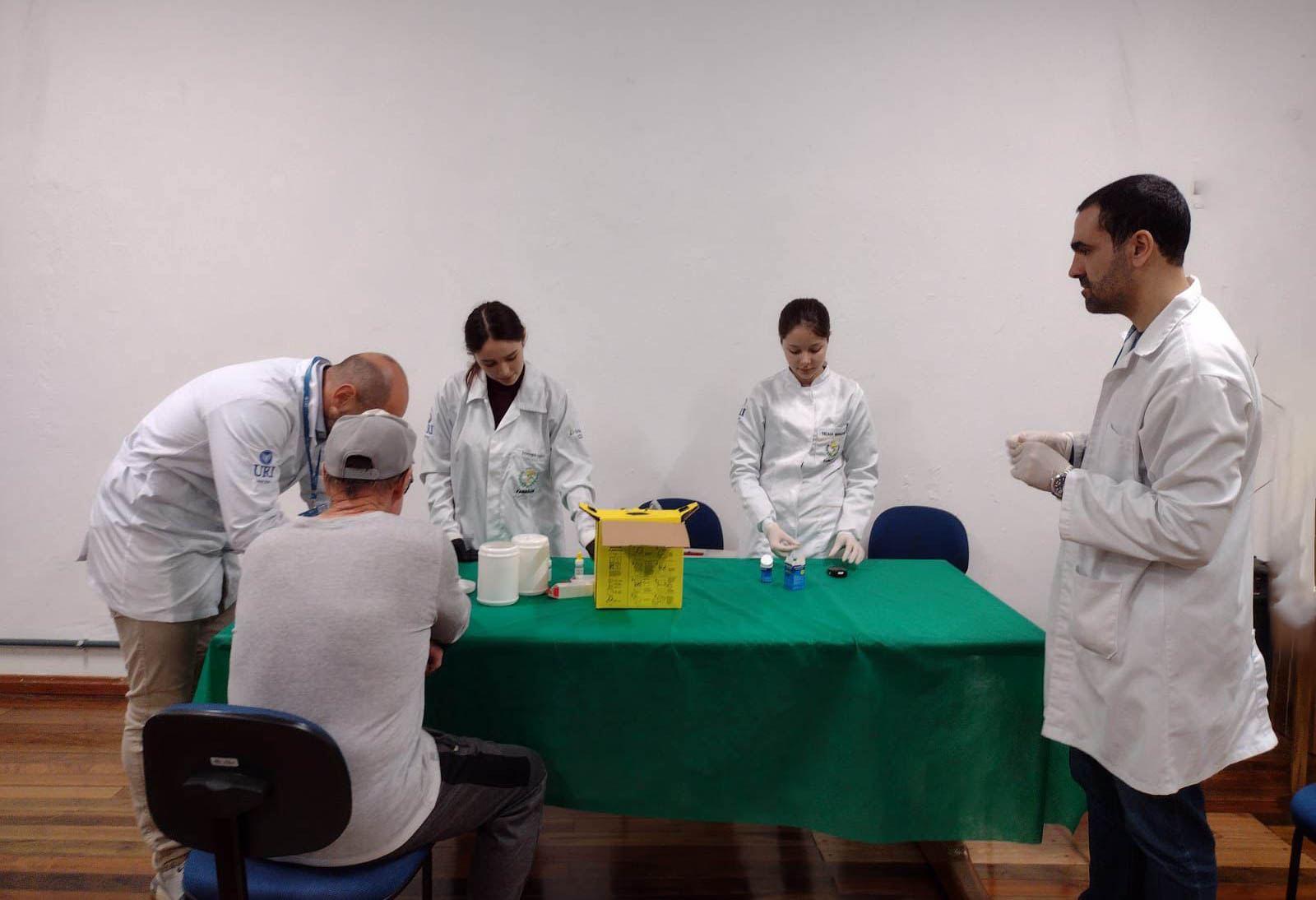 Uma das ações realizadas foi a aferição de glicemia e testes de tipagem sanguínea