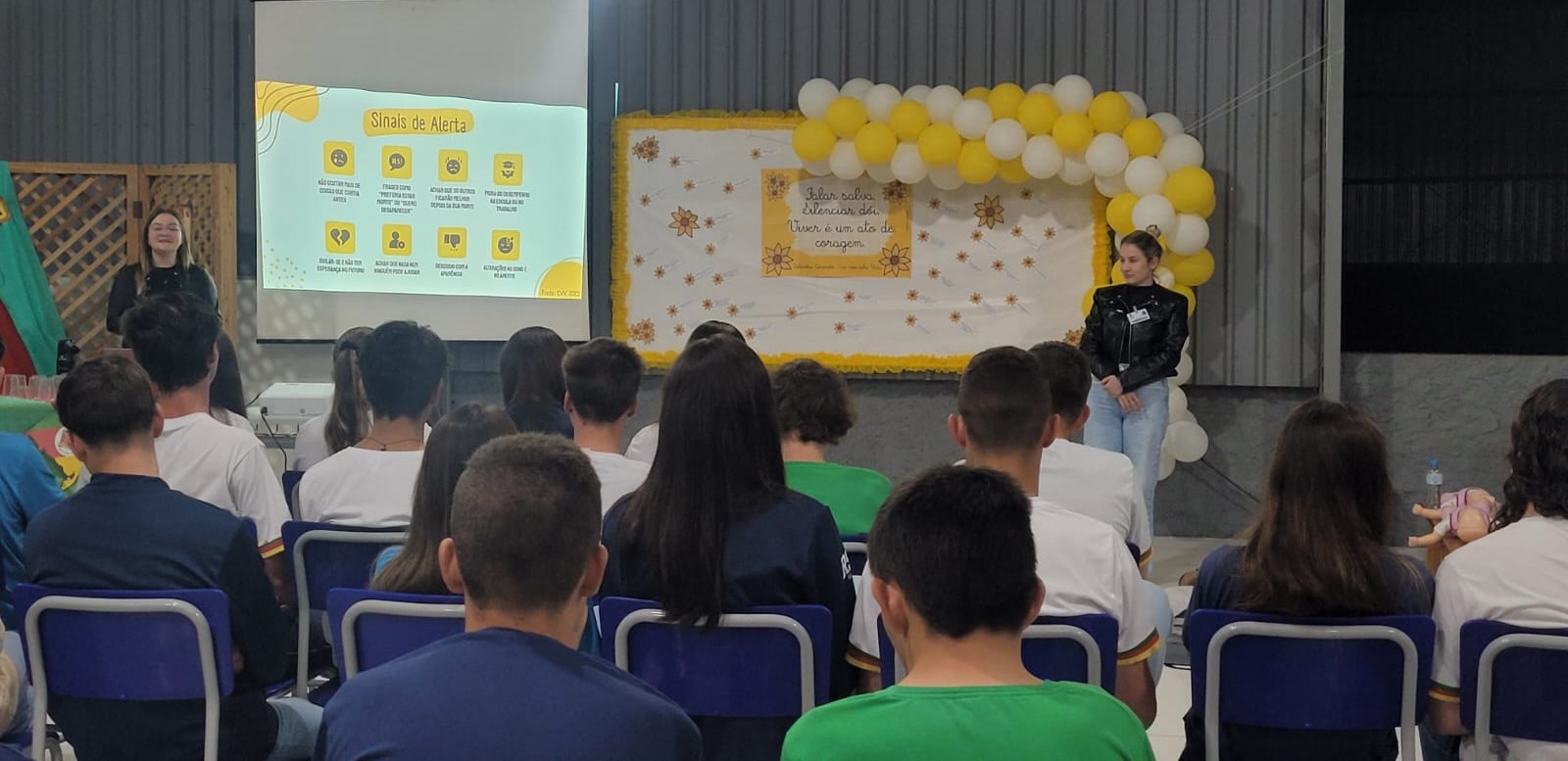 Acadêmicas repassaram informações relevantes aos estudantes.jpeg