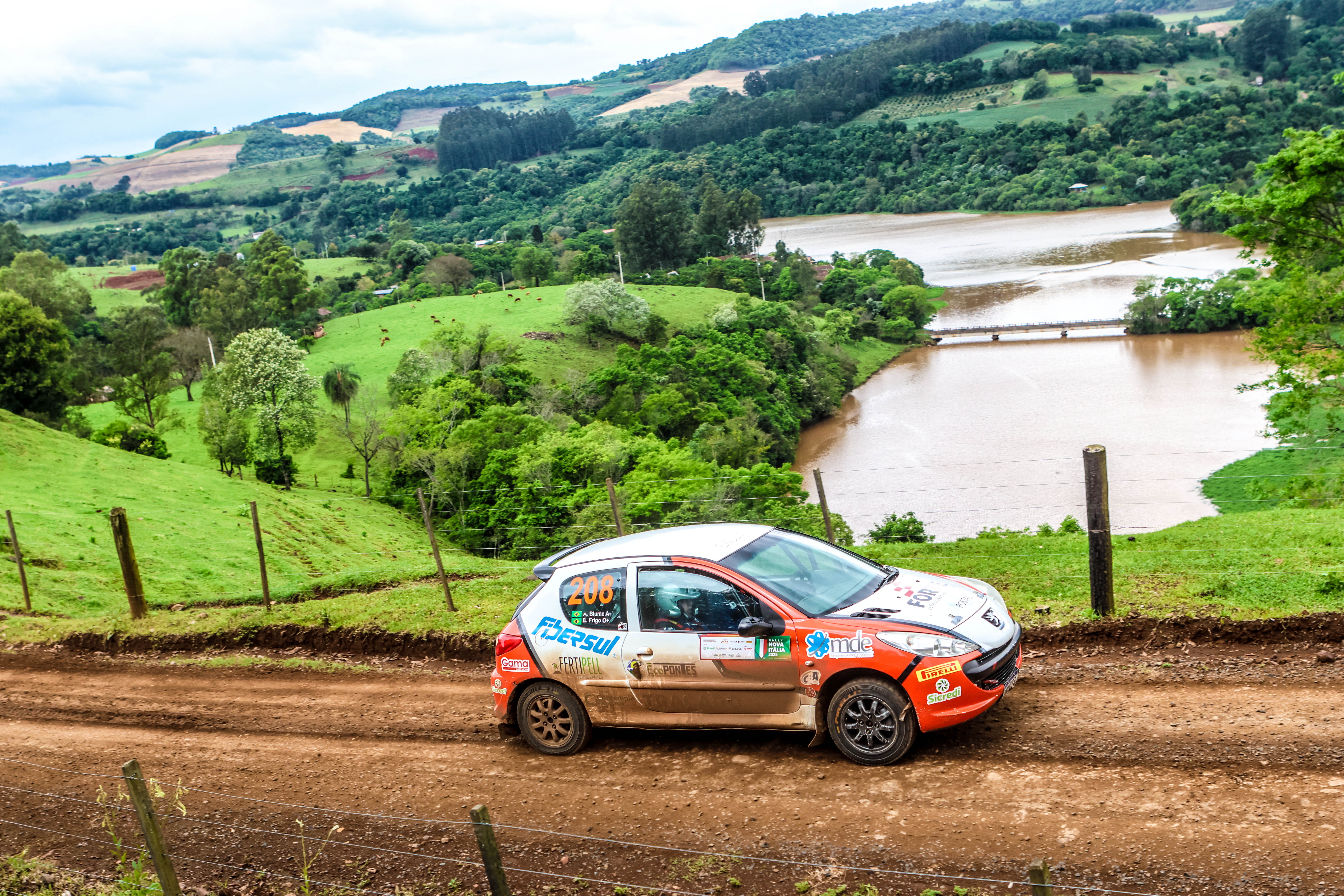 Equipe de Nova Prata é vice-campeã do Brasileiro de Rally.jpg