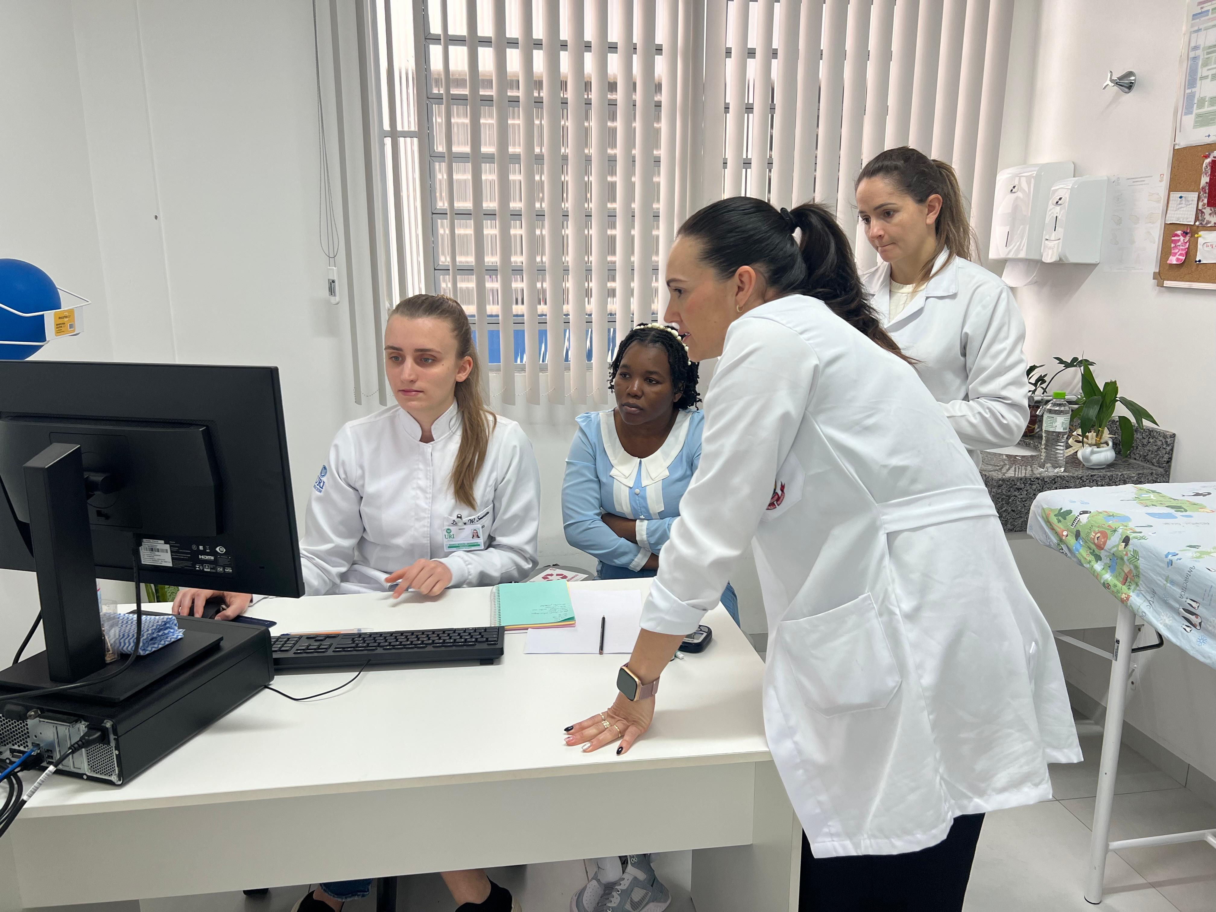 Unidade atende mais de 20 mil pessoas e é referência em integração entre ensino e serviço, com apoio