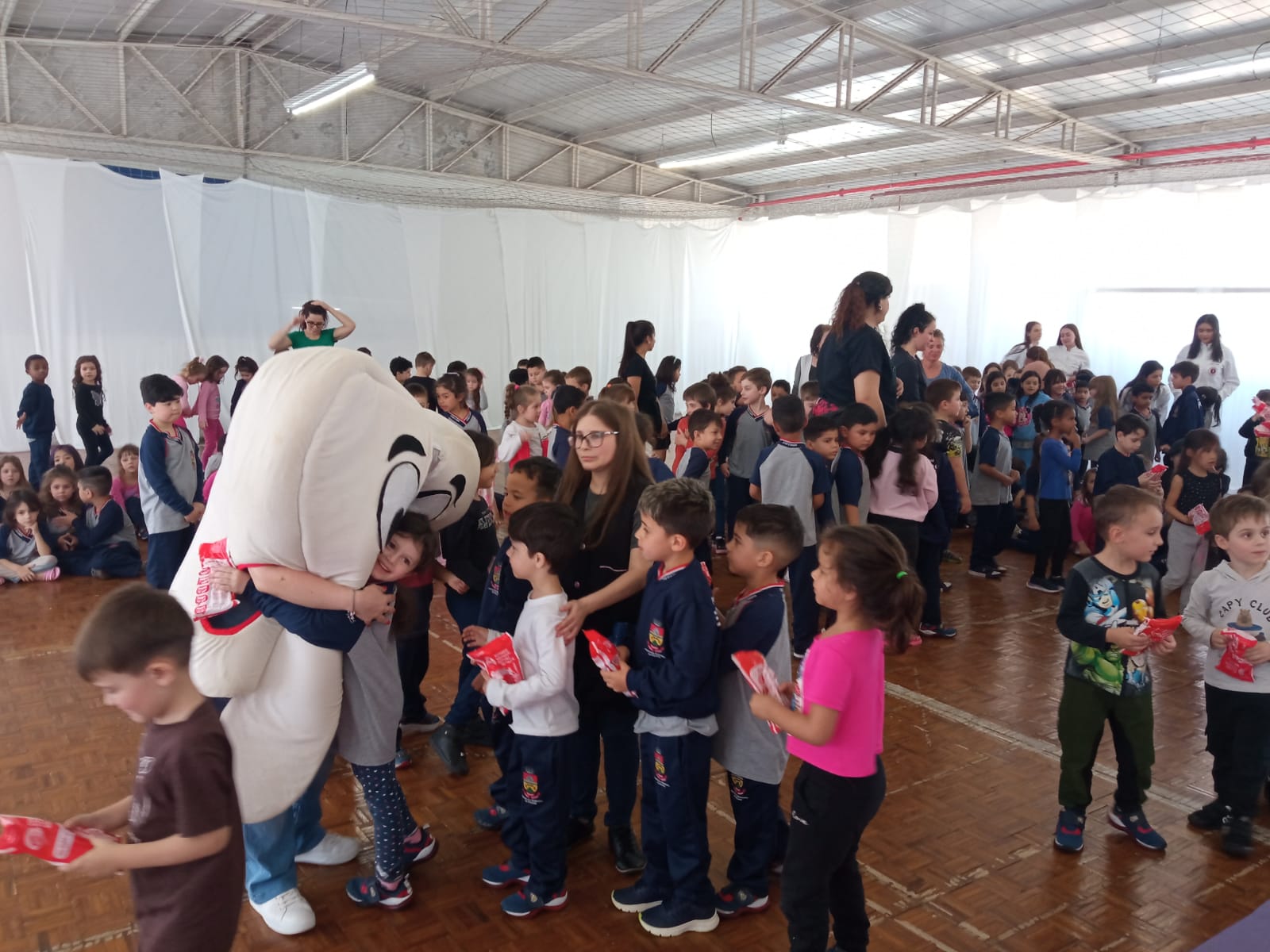 Secretaria de Saúde promove ação de escovação supervisionada com crianças da Escola Barão do Rio Bra