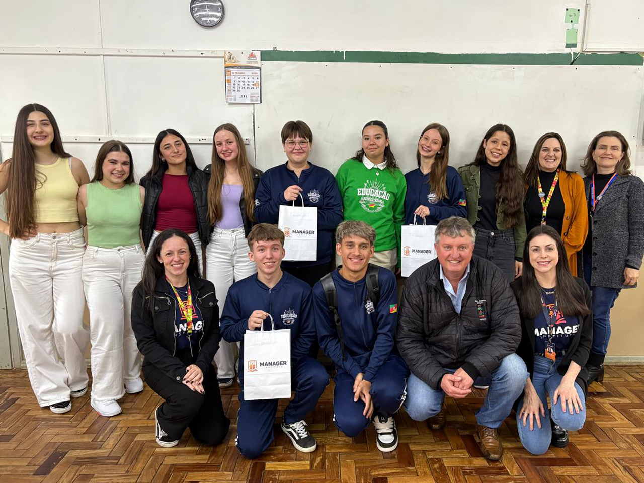 Projeto propõe fone capaz de traduzir conversas em tempo real preservando a voz e o tom original dos