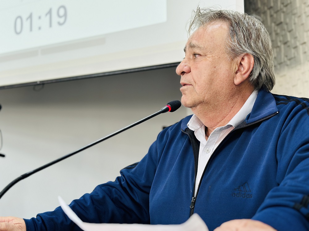 Vereador Nadir Barbosa defende melhorias em praças e sinalização urbana